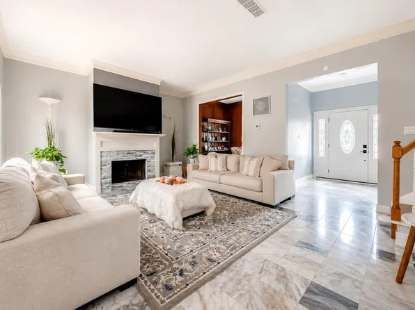 17 Bayou Pointe Dr, Houston, TX 77063
