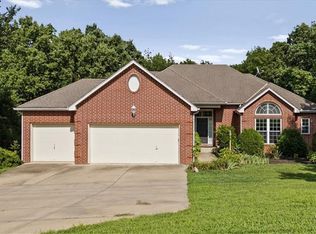 8565 Waverly Rd, De Soto, KS 66018