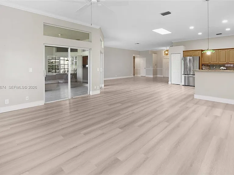 4022 Pinewood Ln — Photo 4