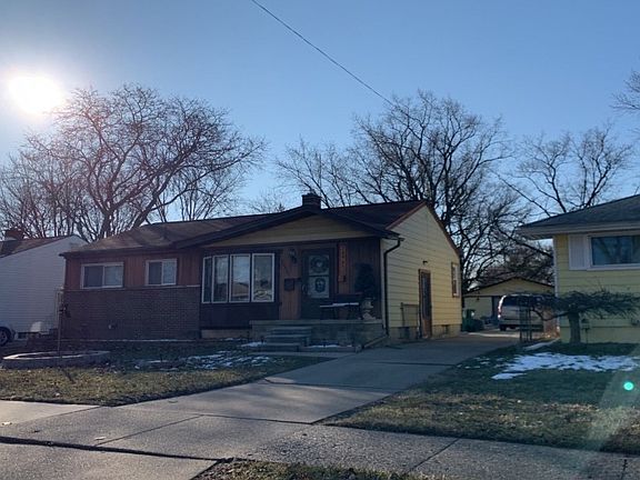 2nd image of 28961 Balmoral St