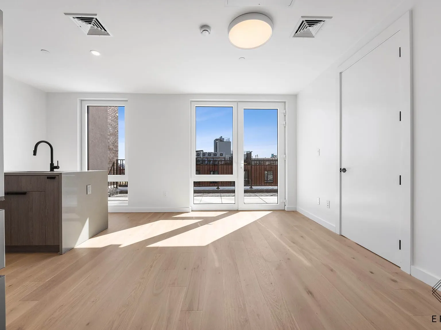 1211 Fulton Street — Photo 3