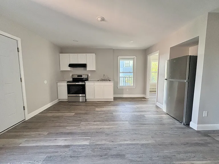 48 Knox St #4 — Photo 2