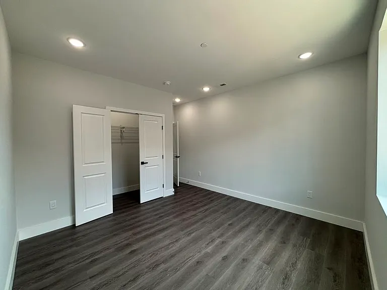 675 N 41st St #4 — Photo 8