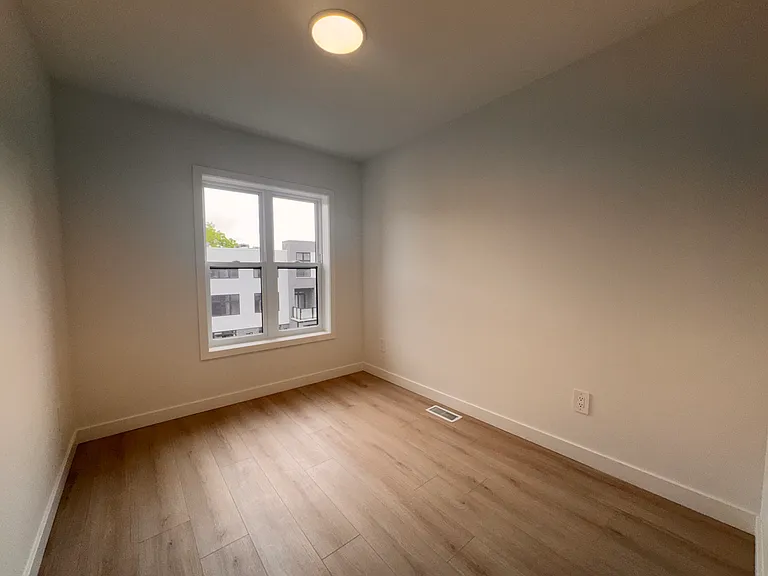 31 Mill St #12 — Photo 11