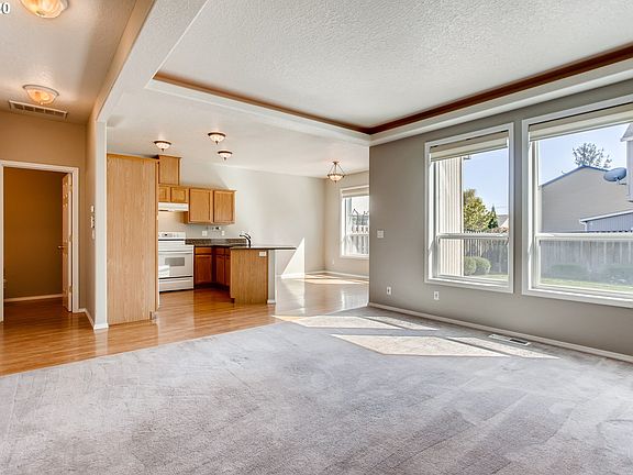 3rd image of 1404 NE Birkshire Ct