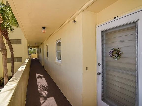 3rd image of 4550 Cove Cir APT 203