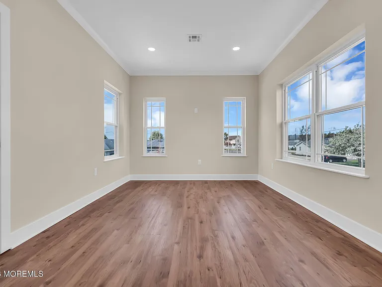 58 Cove Rd — Photo 12
