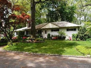 12 Rugby Rd, Roslyn Heights, NY 11577