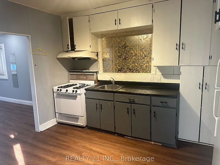 60 Phillip Ave #MAIN — Photo 16