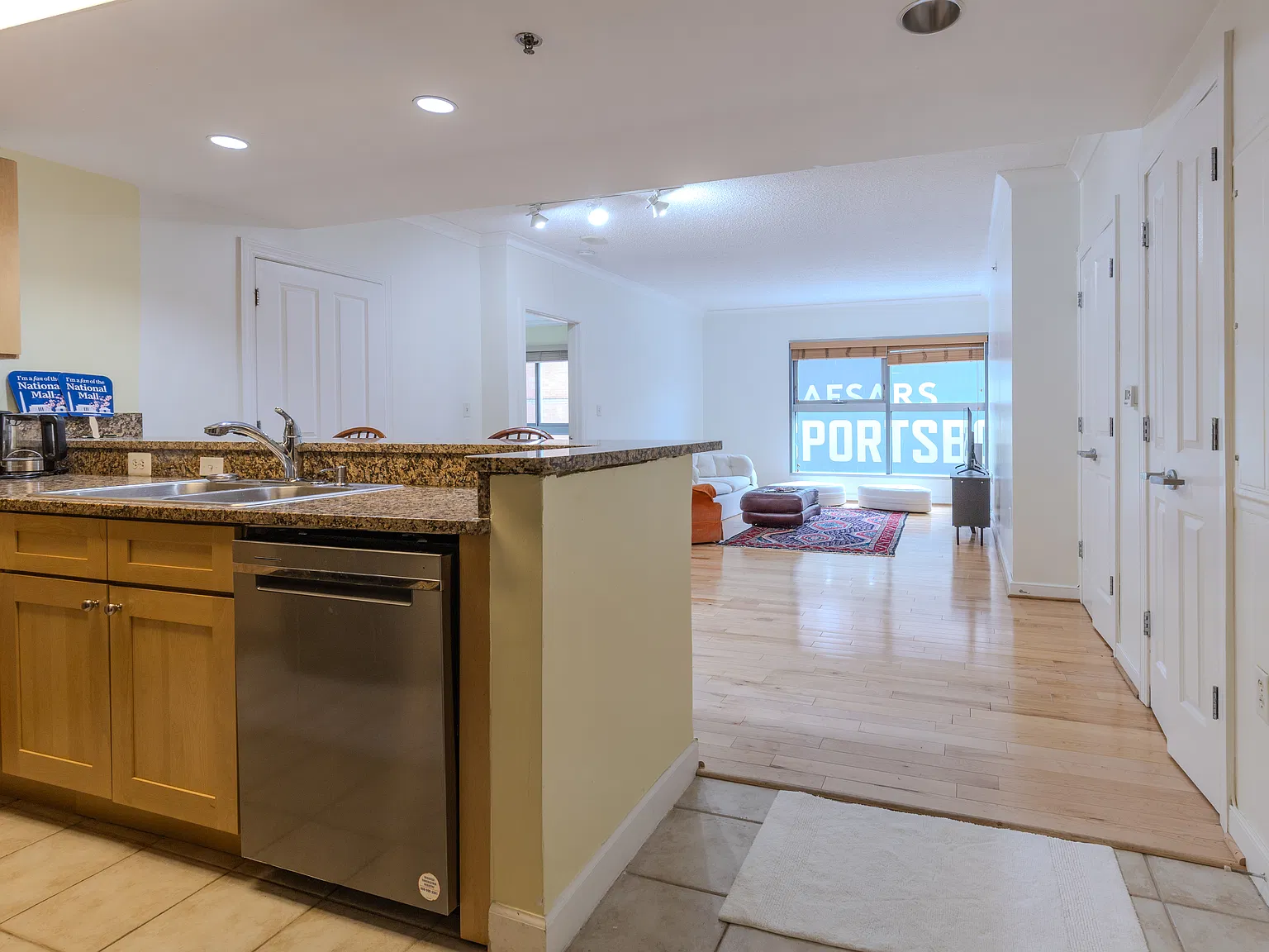 1 bed, 827 sqft, $2,500 — Photo 2