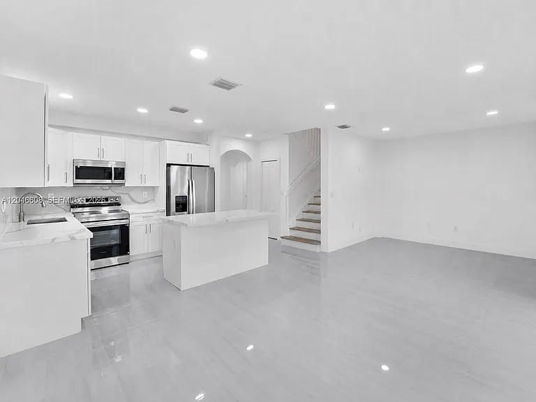 2802 SW 128th Way — Photo 1
