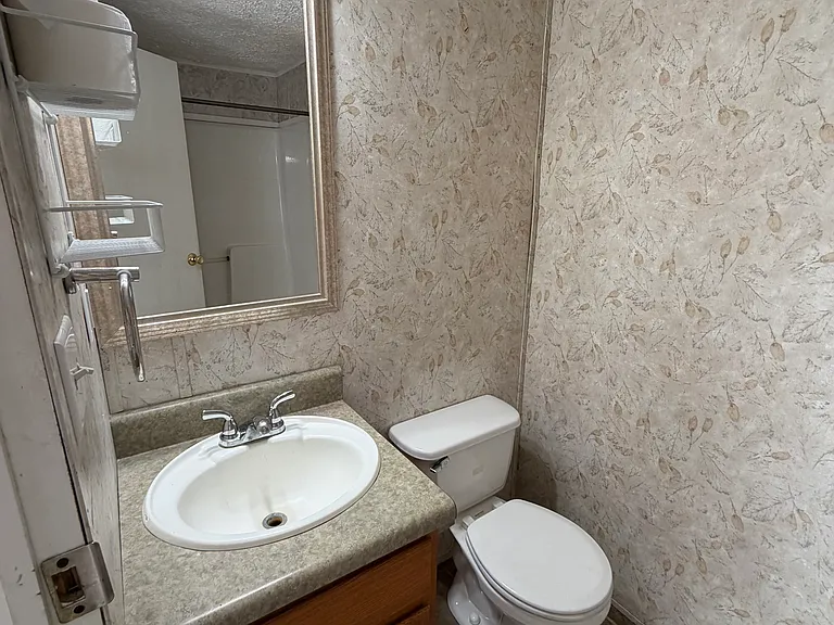 122 Carson Dr — Photo 2