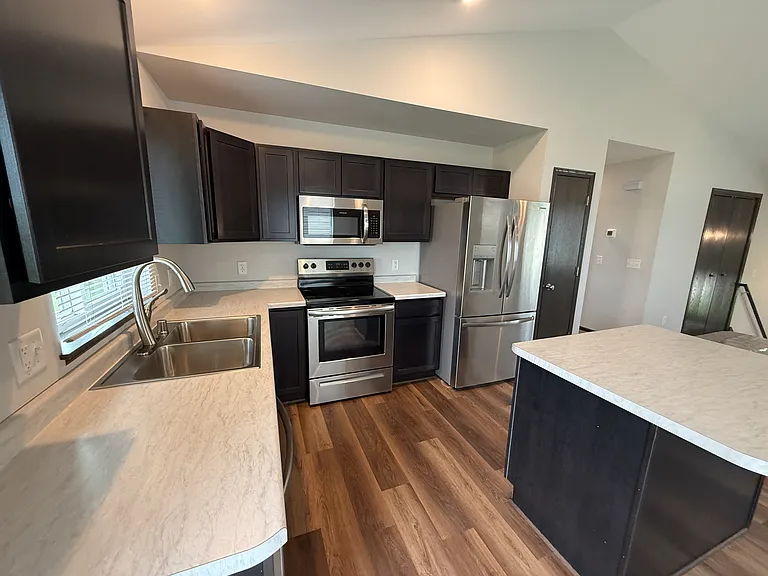 924 Waters Edge Ct — Photo 5