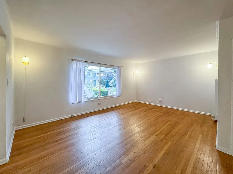 2033 Euclid St #6 — Photo 3