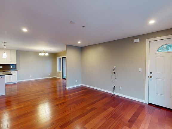 4th image of 313 Capitol Ave