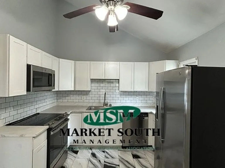 738 E Anderson St — Photo 18