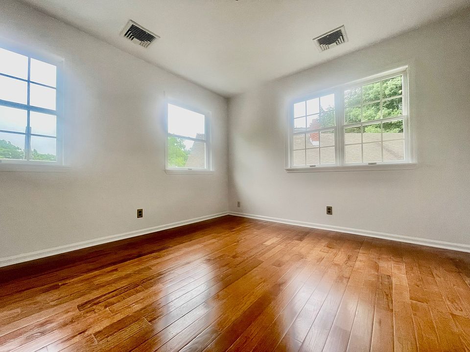 1st image of 221 Gordon Ave