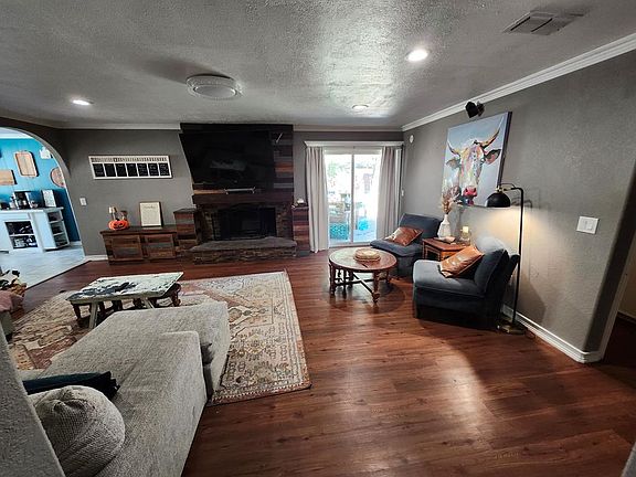 2nd image of 7 Woodhue Ct