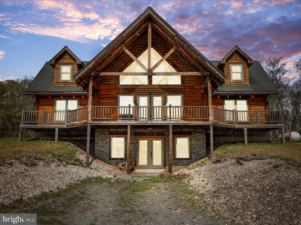 751 Mount Levels Farms Rd, Paw Paw, WV 25434