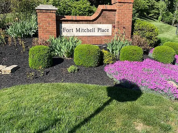 2242 Dominion Dr, Fort Mitchell, KY 41017