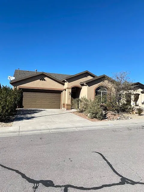 4 bed, 1858 sqft, $2,100 — Photo 1