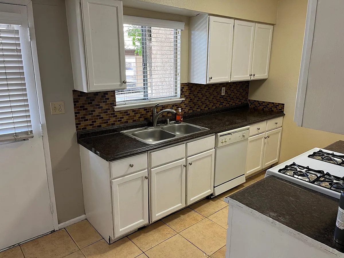 Building Photo - 14299 La Paz Dr #12
