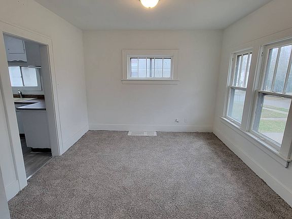 4th image of 332 Noble Ave
