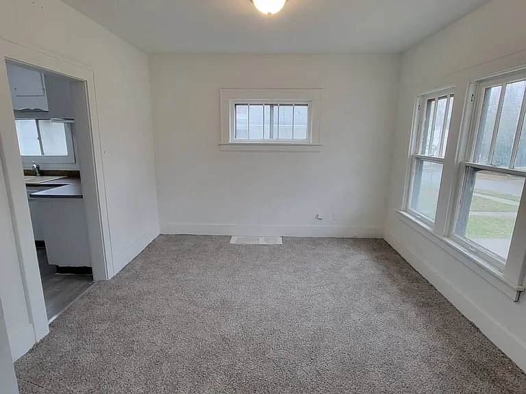 332 Noble Ave — Photo 3