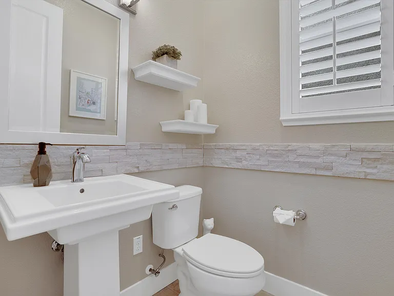 Lexington Ln — Photo 23