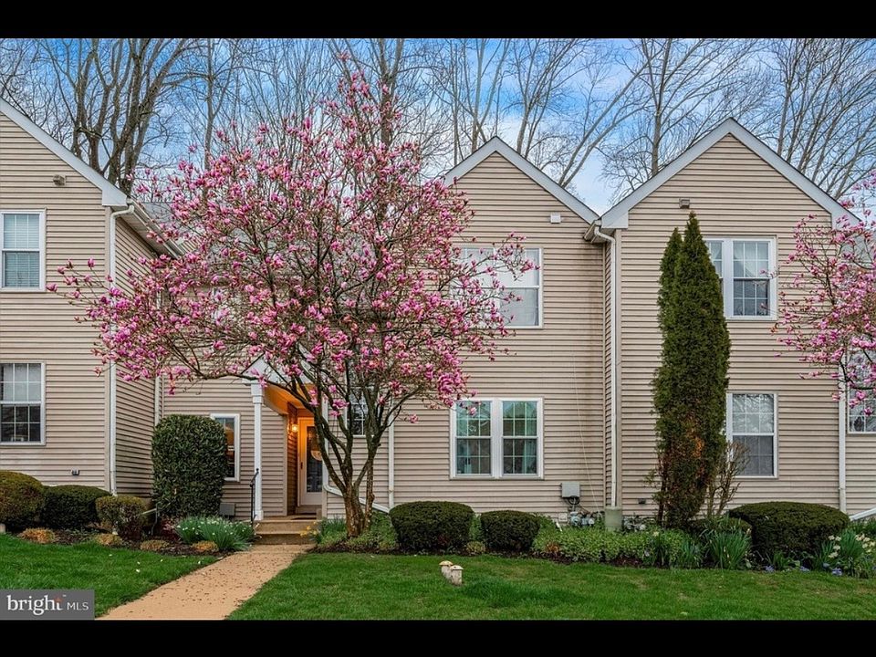 1st image of 338 Cashel Ct