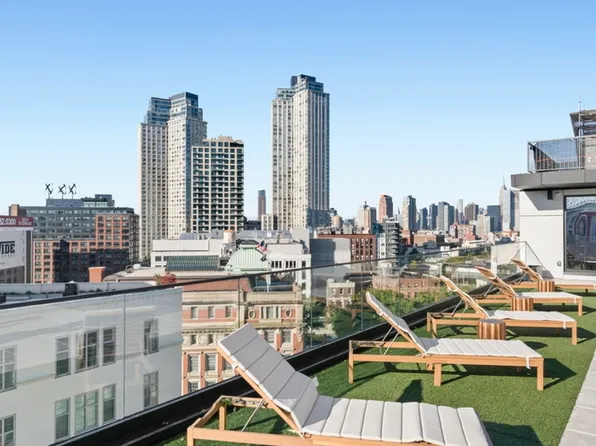 27-19 Thomson Avenue image 9 of 12