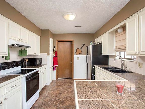 3rd image of 3309 Whitecotton Pl