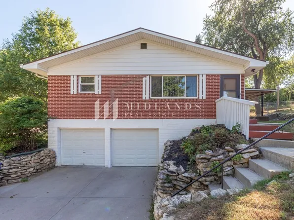 3401 Sherwood Dr, Bellevue, NE 68147