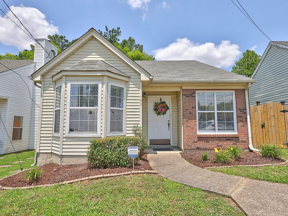 1st image of 702 Maple Pl