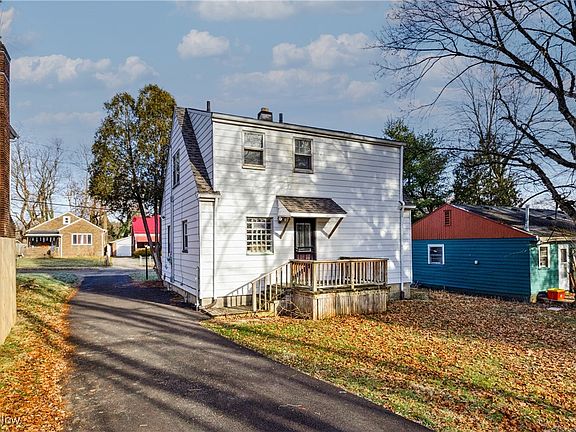 4th image of 41 Roslyn Dr