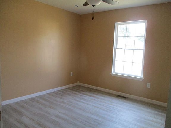 4th image of 938 Columbus St