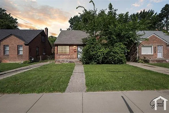 19401 Grandview St — Photo 1