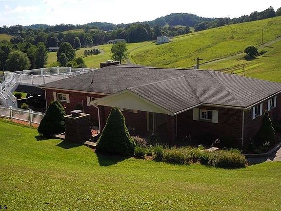 2nd image of 1480 Monumental Rd