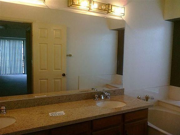 4th image of 5438 E Kings Ave