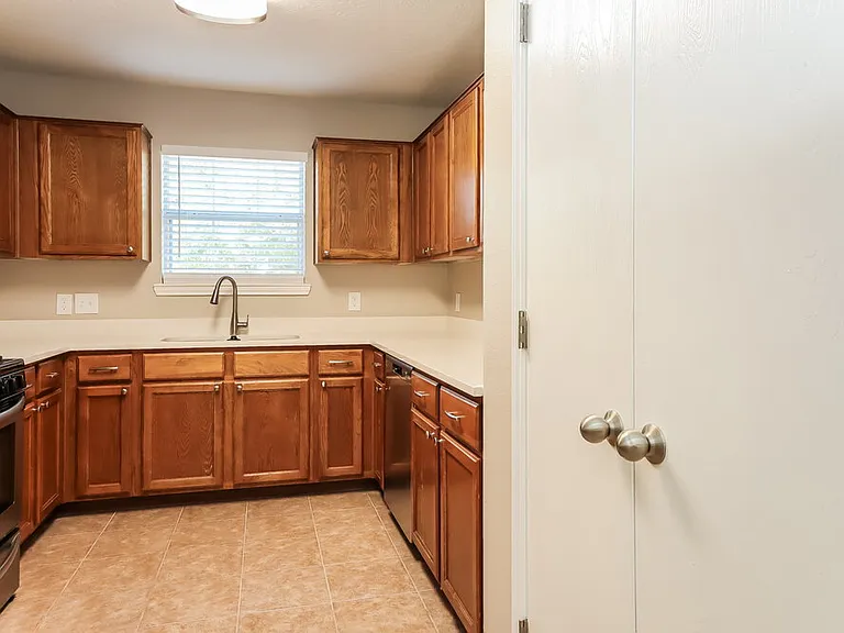 10005 Sterling Place Dr — Photo 9