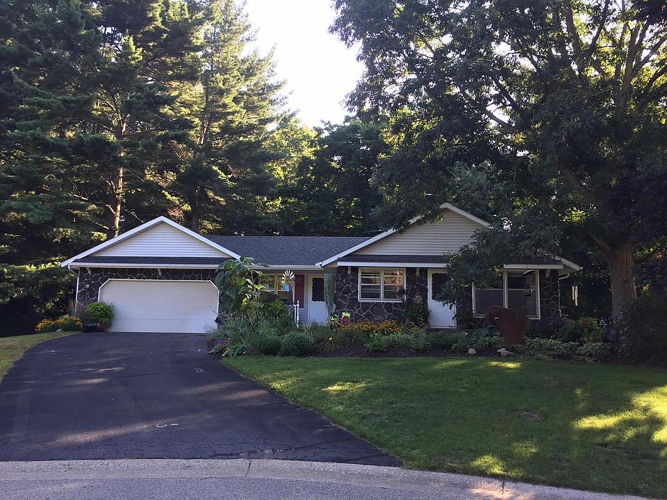 1st image of 921 N Kingwood Ct