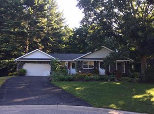 921 N Kingwood Ct, Holland, MI 49424