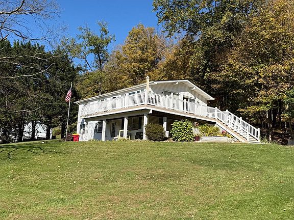 3rd image of 746 Country Club Trl