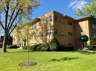 1334 Woodview Ln APT 2S, Glenview, IL 60025