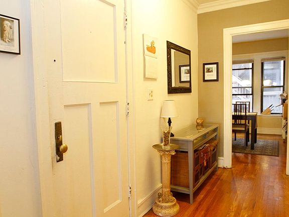 2nd image of 6206 N Hermitage Ave #2