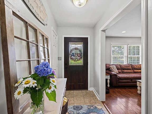 2nd image of 3425 Woodlane Dr