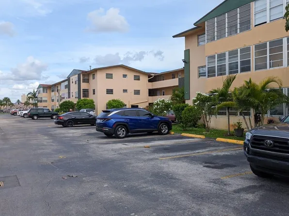 140 Royal Palm Rd APT 316, Hialeah Gardens, FL 33016