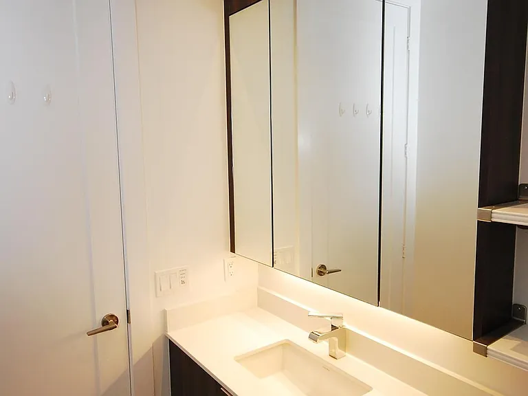 1 Edgewater Dr #GPH24 — Photo 18