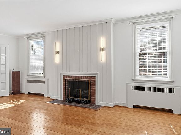 5th image of 2116 Branch Ave SE