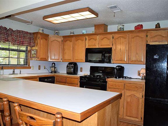 2nd image of 9 Juniper Ln
